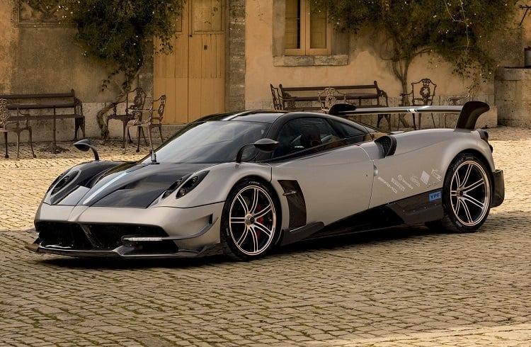 <p><span style="color:#B22222"><strong>Pagani Huayra BC</strong></span></p>
<p> </p>
<p>Aracın maksimum hızda 380 kilometreyi görebiliyor.</p>
