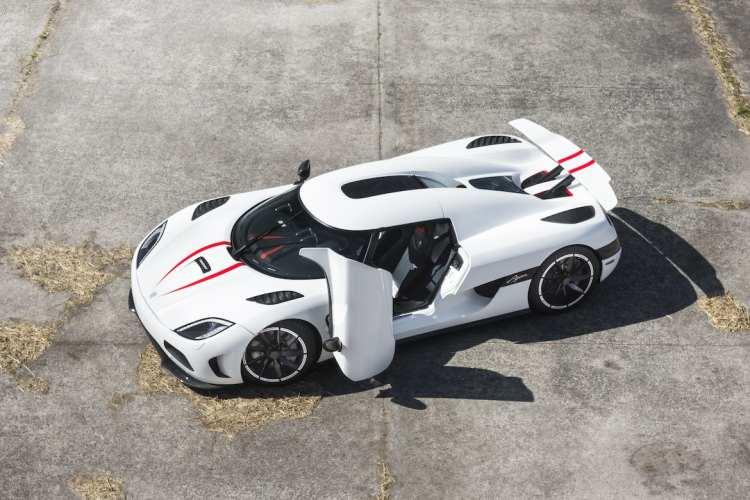 <p><span style="color:#B22222"><strong>Koenigsegg Agera R</strong></span></p>

<p> </p>

<p>Koenigsegg Agera R maksimum 400 km/sa hıza ulaşıyor.</p>

