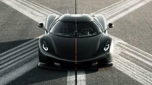 <p><span style="color:#B22222"><strong>Koenigsegg Jesko Absolut</strong></span></p>
<p> </p>
<p>Koenigsegg, Jesko Absolut'un Bugatti Chiron Super Sport 300+'ın üzerinde bir hıza sahip olduğunu belirtiyor. Bahsedilen hız ise 531 km/sa.</p>
<p>Burada en büyük engel bu hıza ulaşılabilecek en iyi yerin Almanya'daki Ehra-Lessien deneme yolu olması. Bu alan Bugatti'nin ana şirketi Volkswagen'e ait</p>
