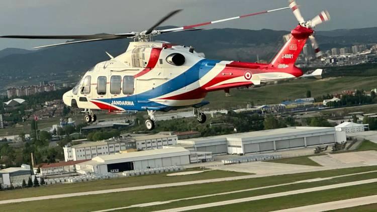 <p>Üretiminde TUSAŞ şehidi Zahide Güçlü Ekici de görev almıştı</p>

<p>GÖKBEY, ABD yapımı UH-1 helikopterlerinin yerini alacak ve 12 yolcu kapasitesi, 306 km/sa azami hız ve 5+ saat havada kalış süresi ile dikkat çekiyor. GÖKBEY’in üretiminde, geçtiğimiz günlerde terör saldırısında hayatını kaybeden mühendis Zahide Güçlü Ekici'nin de görev alması, helikopterin önemini artırıyor.</p>

