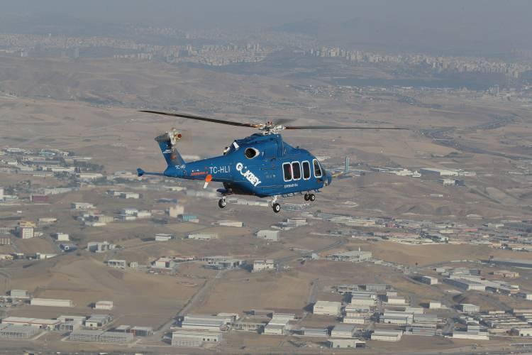<p>İlk test uçuşu 2023’te yapılmıştı</p>

<p>Yerli imkânlarla geliştirilip üretilen ilk Genel Maksat Helikopteri T625 GÖKBEY ilk uçuşunu 6 Eylül 2018’de başarıyla gerçekleştirdi. 19 Nisan 2023 tarihinde T625 GÖKBEY helikopteri P1 Prototipi TEI tarafından millî imkânlarla geliştirilen ve üretilen TS1400 Turboşaft Motorları ile ilk test uçuşunu başarılı bir şekilde gerçekleştirdi.</p>
