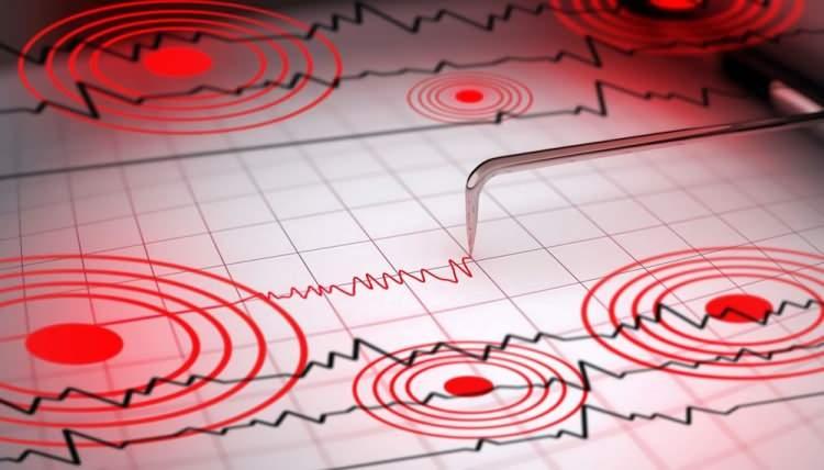 <p>İstanbul'un deprem riski yapay zekayla analiz ediliyor</p>

<p> </p>

<p>Deprem risklerinin değerlendirilmesinde yapay zeka kullanımına değinen AFAD Deprem ve Risk Azaltma Genel Müdürü Orhan Tatar, "Yapay zeka artık hayatımızın her alanına girdi. Bu nedenle dikkatli olsak da kullanmak zorundayız" ifadelerini kullandı. AFAD Deprem Ön Hasar ve Kayıp Tahmini Sistemi'nde (AFAD-RED) yapay zekadan yararlanıldığına dikkati çeken Tatar, bu yazılımın depreme ilişkin hasar ve kayıp tahmini yapabildiğini söyledi.</p>
