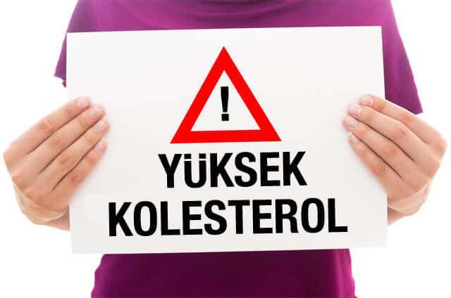 <p>YÜKSEK KOLESTEROL BELİRTİLERİ: DİKKAT EDİLMESİ GEREKEN İŞARETLER</p>