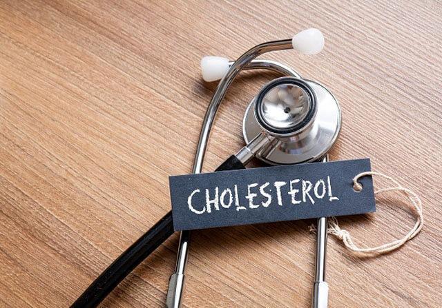 <p><strong>YÜKSEK KOLESTEROL NASIL TEDAVİ EDİLİR?</strong></p>