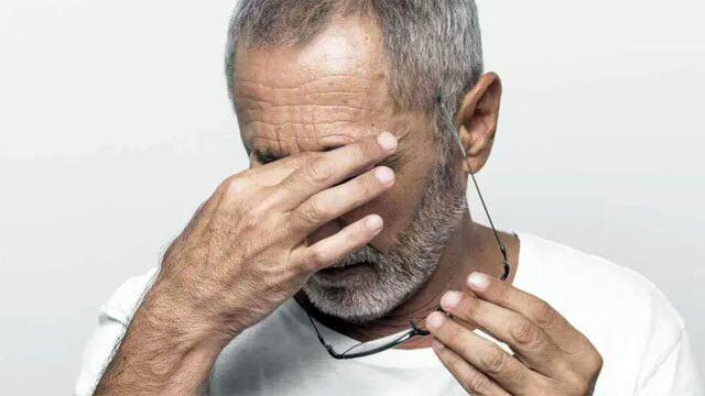 <p>Yüksek kolesterol, kalp hastalıkları gibi <strong>ciddi sağlık sorunlarına</strong> yol açabileceği için bu belirtilere dikkat etmek ve düzenli sağlık kontrolleri yaptırmak <strong>hayati öneme</strong> sahiptir</p>
