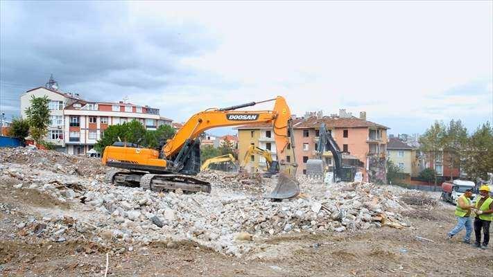 <p>Açıklamada, kampanyanın yeni döneminin 9 Ağustos 2024'te başlatıldığı ve Çevre, Şehircilik ve İklim Değişikliği Bakanı Murat Kurum'un, artık süre kısıtlaması olmaksızın başvuruların süreceğini ifade ettiği belirtildi.</p>

<p> </p>
