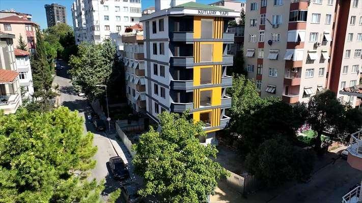 <p>İnşaatları TOKİ ya da Emlak Konut'un üstlendiği ve hibe tutarı bina maliyetinden düşürüldüğü, arta kalan borcun ise yine uzun vadeli uygun ödeme koşullarıyla taksitlendirildiği belirtildi.</p>

<p> </p>
