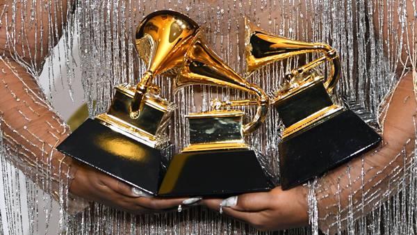 <p>Bu yıl 67'incisi düzenlenecek olan Grammy Ödülleri adayları açıklandı. 2 Şubat 2025 Pazar günü Los Angeles'te gerçekleşecek olan törende ödül alacak adayların listesi belli oldu.</p>
