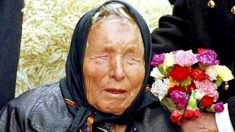 <p>Bulgaristan'da doğan ve 12 yaşında görme yetisini kaybeden Baba Vanga, geleceğe dair öngörüleri ile tanınan bir kahindir.</p>
