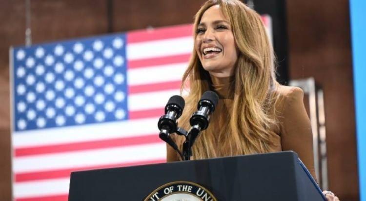 <p><span style="color:#FF0000"><strong>JENNIFER LOPEZ</strong></span></p>

<p>Ünlü şarkıcı ve oyuncu Jlo Harris’in Las Vegas’taki propagandasına katılarak; Donald Trump'ın mitinginde konuşan komedyenin Porto Riko'ya yönelik ırkçı söylemlerini eleştirerek, Latinleri oy kullanmaya çağırmıştı.</p>
