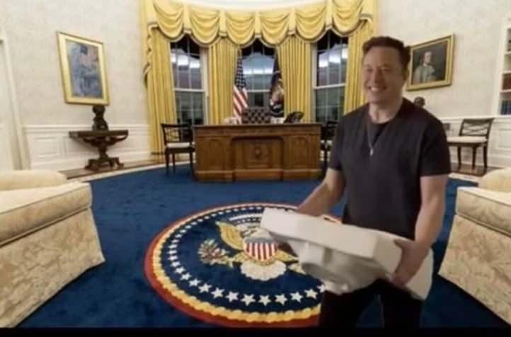 <p>Musk paylaşımında, lavabo taşıdığı fotoğraf yayınlayarak, İngilizce "sink" ifadesiyle kelime oyunu yaptı.</p>