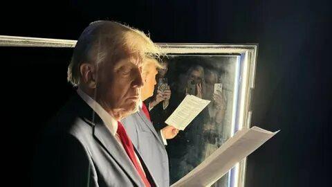 <p>Kamala Harris ile kıyasıya yarışın içerisine giren Donald Trump seçimi zaferle sonladırdı. </p>
