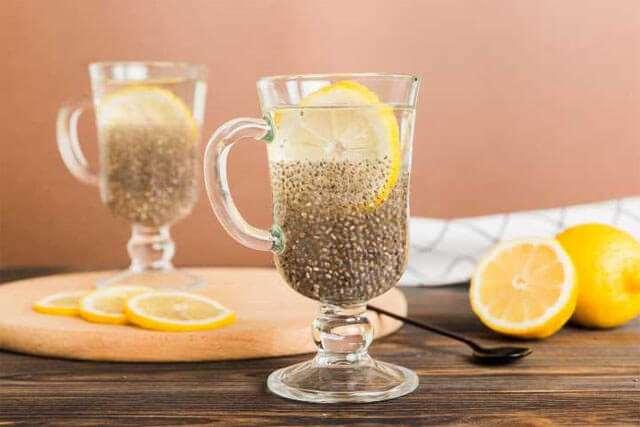 <p>Chia tohumları, <strong>omega-3 yağ asitleri</strong> bakımından oldukça zengin olup, metabolizmayı hızlandırma yeteneğine sahiptir. Omega-3 yağ asitleri, yağ yakımını teşvik eder ve insülin seviyelerinin dengelenmesine yardımcı olur.</p>