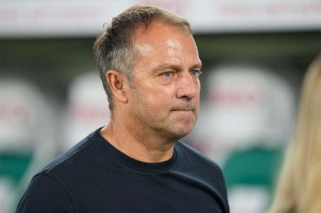 <p>Tecrübeli yıldız futbolcular yerine rekabetçi, mütevazı ve başarıya aç bir takım oluşturma politikası ile transferlerini yaptıran Hansi Flick'in <strong>Yunus Akgün</strong>'ü çok beğendiği aktarılan haberde Barcelona'nın, 15 milyon euroluk bir teklifle Galatasaray'ın kapısını çalmasının mümkün olduğu belirtildi.</p>