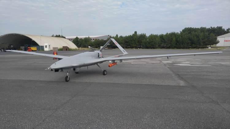 <p>“Çünkü mevcut Kanada üretimi Rotax 912 motorunun belirli bir uçuş saatinin ardından değiştirilmesi gerekiyor. Bundan ötürü de BAYKAR, sadece TB2 için yıllık yaklaşık 200 adet motor tedarik ediyor” diyor.</p>
<p> </p>
<p> </p>