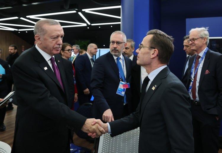 <p>Cumhurbaşkanı Erdoğan, NATO Genel Sekreteri Mark Rutte ile selamlaştı.</p>

<p> </p>
