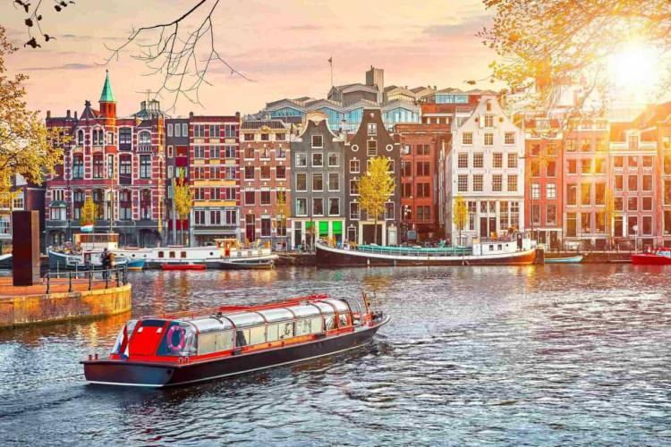 <p>10. Amsterdam / Hollanda 82,1</p>