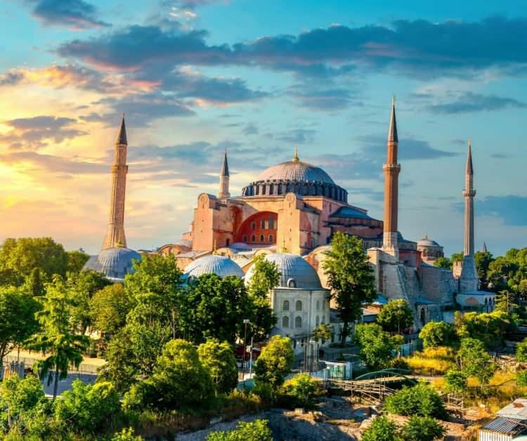 <p>Genel sıralamada geçen yıl 57'nci olan İstanbul 6 sıra yükselerek bu yıl 51'inci sıradan listeye giriş yaptı. Antalya ise listede 93'üncü sıraya, İzmir de 98'inci sıraya yerleşti.</p>