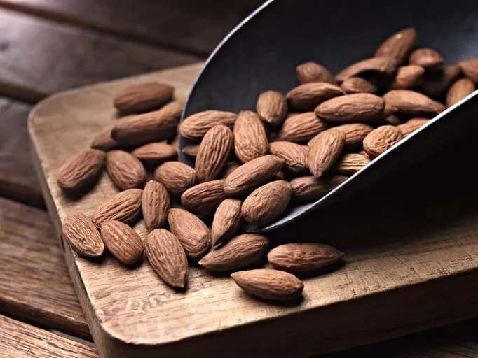 <p>1- BADEM</p>
<p>579kcal, 100g başına</p>
<p>Tekli doymamış yağ asitleri açısından zengindir. Kardiyovasküler sağlığı destekler ve diyabetle mücadeleye yardımcı olabilir.</p>
<p>BESİN DEĞERLERİ PUANI: 97<br />
<br />
Kaynak: Sabah Roza</p>