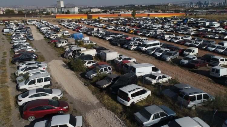 <p>Ayrıca, işlem yapılacak aracın tanıtımına yarayan şasi veya motor seri numaralarının bulunmaması durumunda bu eksiklikler satış işlemini gerçekleştirecek kurum tarafından tamamlanarak araç satışa hazır hâle getirilecek. Satış konusu aracın vergi, ceza veya prim gibi borçları, satıştan önceki sahibine ait olacak, aracın mülkiyeti satın alan kişiye bütün borç ve yüklerinden ari olarak geçecek.</p>

<p> </p>
