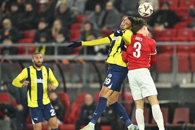 <p><strong>NU:<br />
<br />
"AZ, Mourinho'nun Fenerbahçe'si karşısında aldığı muhteşem galibiyetle sefil bir seriye son verdi"</strong></p>