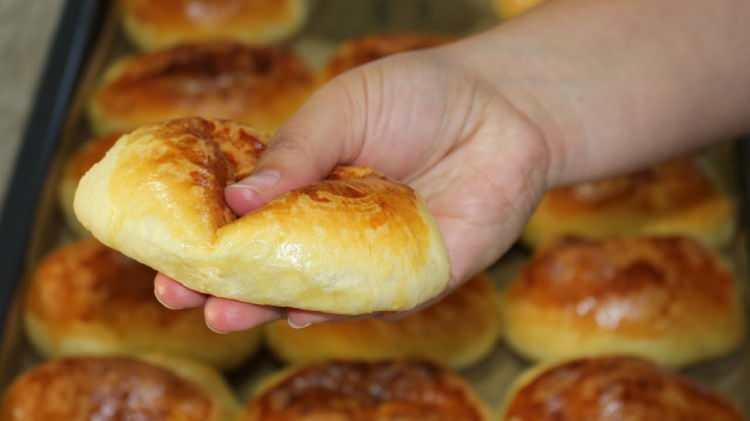 <p>Aşırı şekerli ve karbonhidratlı yiyecekler beyin gelişimini olumsuz etkiliyor. Her türlü poğaça ve börek gibi yiyecekler hiperaktivite ve dikkat eksiliğini tetikliyor.</p>
<p> </p>
