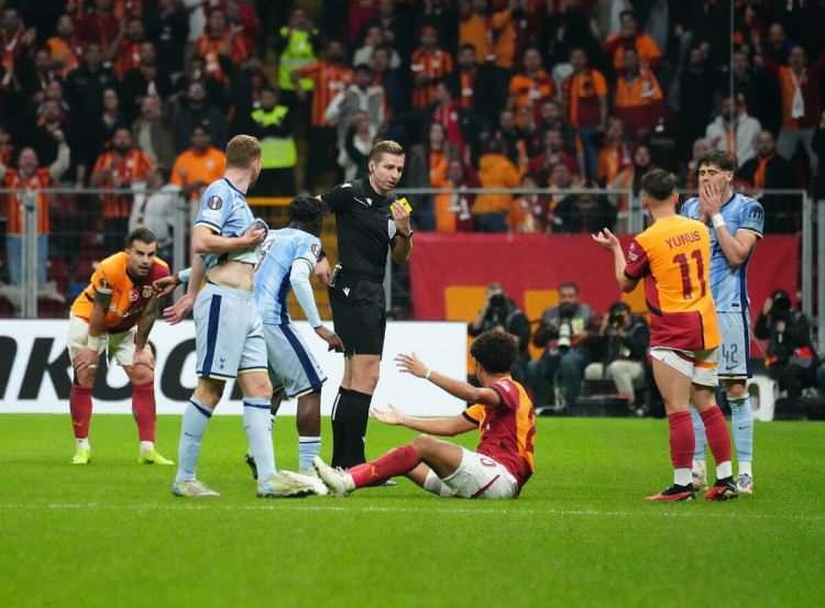 <p>Bu sonucun ardından turnuvada yoluna yenilgisiz devam eden Galatasaray, puanınını 10'a yükseltirken ilk yenilgisini alan Tottenham, 9 puanda kaldı.</p>
