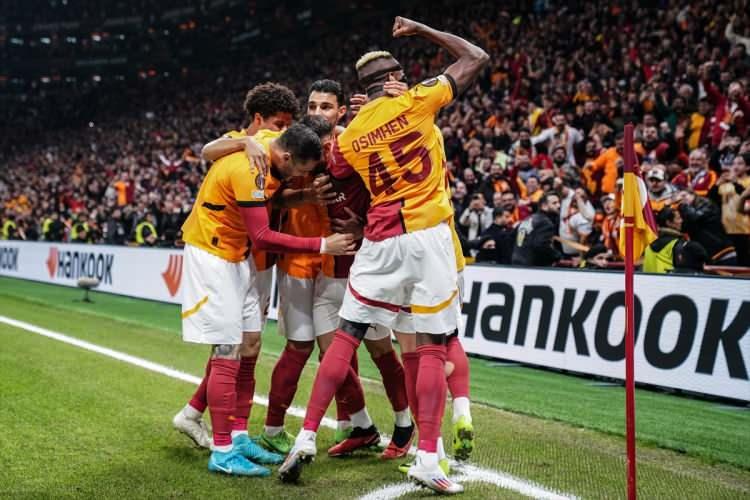 <p><strong>The Telegraph,</strong> Galatasaray'ın Tottenham'ı maçın büyük bölümünde ezdiğini belirtti.</p>