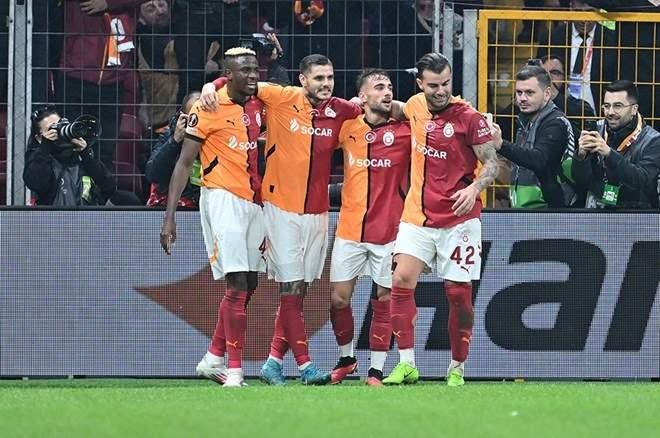 <p>Takımların oldukça açık oynadığı ifade edilen haberde mücadele için '<strong>kriket</strong> <strong>maçı</strong>' benzetmesi yapılarak mücadelenin bir kriket maçının skoru gibi bitebileceği aktarıldı.</p>