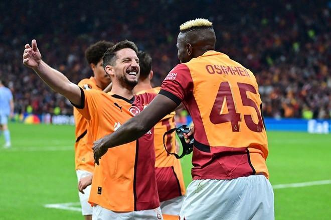 <p><strong>İspanyolların ünlü gazetesi Marca</strong>, Galatasaray'da <strong>Osimhen</strong>'in ilk yarının bitimine 9 dakikadan az kala yaptığı double ile Tottenham'ı nakavt ettiğini yazdı.</p>