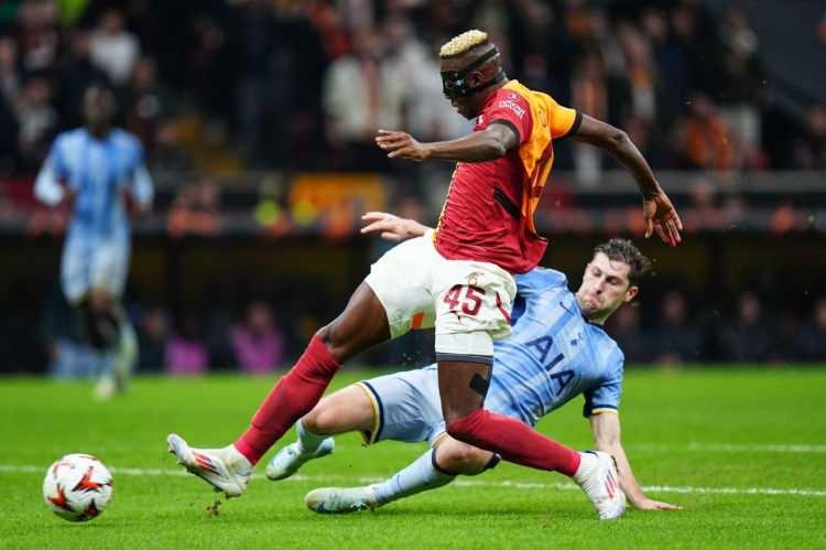 <p><strong>L'Equipe,</strong> Galatasaray'ın maç 11'e 11 oynanırken muhteşem goller atarak zafer elde ettiğini yazdı. </p>