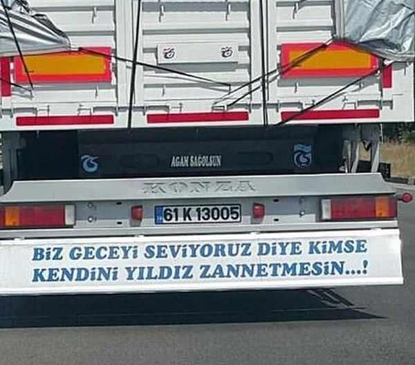 <p>Otobüs sağ şeride giriyor arkasındaki peşine, sola giriyor peşine.  Bunlar, trafik güvenliği açısından kamyonlarınkinden daha tehlikeli bence."</p>
