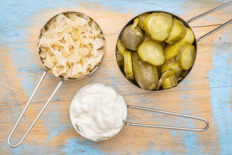 <p>Uzmanlar, turşu ve kefir gibi probiyotik yönünden zengin gıdalarla beslenmenin, kanserli hücreleri vücuttan uzaklaştırabileceğini belirtti.</p>
