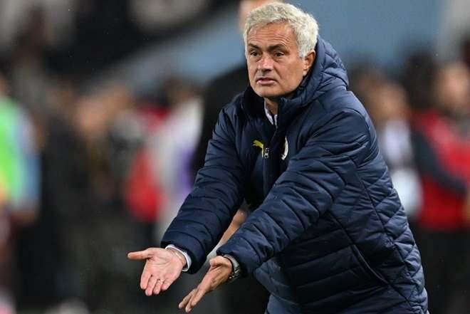 <p><strong>Planet Football,</strong> <strong>"Jose Mourinho'nun 2024'ün en iyi gol sevincini oluşturduğunu duyurmaktan mutluluk duyuyoruz"</strong> manşetiyle Jose Mourinho'nun gol sevincini paylaştı.</p>