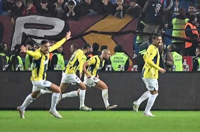<p><strong>Marca,</strong> Amrabat'ın golünden sonra Jose Mourinho'nun sahaya atladığı ve büyük bir çılgınlık yaşandığını aktardı. Portekizli hocanın yaşadığı coşkudan dolayı sahada takla attığı belirtildi.</p>