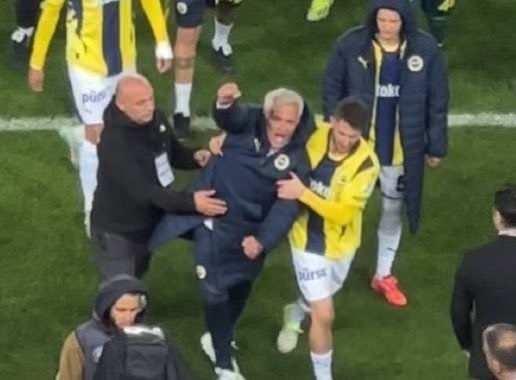 <p>Portekizli hocanın o anlarını, <strong>"Çılgınlığın ve Mourinho'nun takla attığı partinin görüntüleri"</strong> ifadeleriyle manşetten duyurdu.</p>