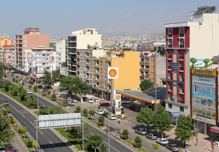 <p> Adıyaman- Hısn-ı Mansur:</p>

<p> </p>

<p>Arapların bölgeye hâkim olduğu dönemde verilen isimdir. "Mansur'un Kalesi" anlamına gelir.</p>

<p> </p>
