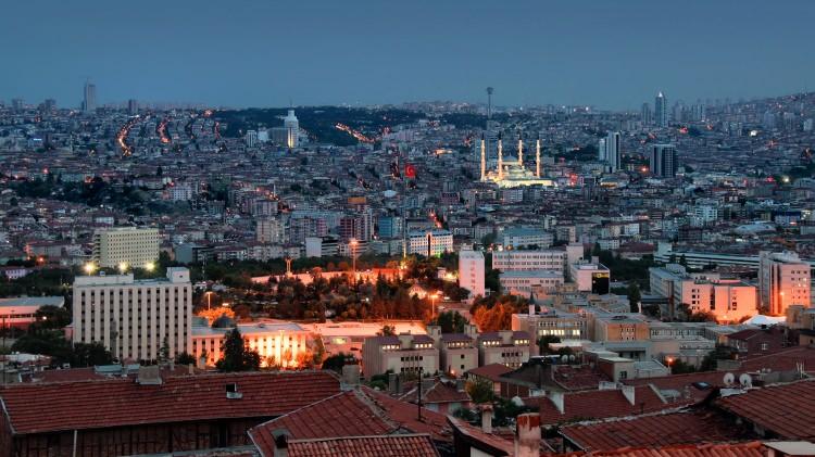 <p> Ankara- Ankyra:</p>

<p> </p>

<p>Galatlar döneminden itibaren kullanılan bu isim, Yunanca'da "çapa" anlamına gelir.</p>

<p> </p>
