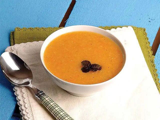 <p>Sonu&ccedil; olarak, mercimek &ccedil;orbasının faydaları, sindirimden kalp sağlığına kadar pek &ccedil;ok alanda v&uuml;cudumuza katkı sağlar. Sağlıklı, doyurucu ve lezzetli olmasıyla, mercimek &ccedil;orbası <strong>kış aylarının vazge&ccedil;ilmez bir yemeğidir</strong>.</p>
