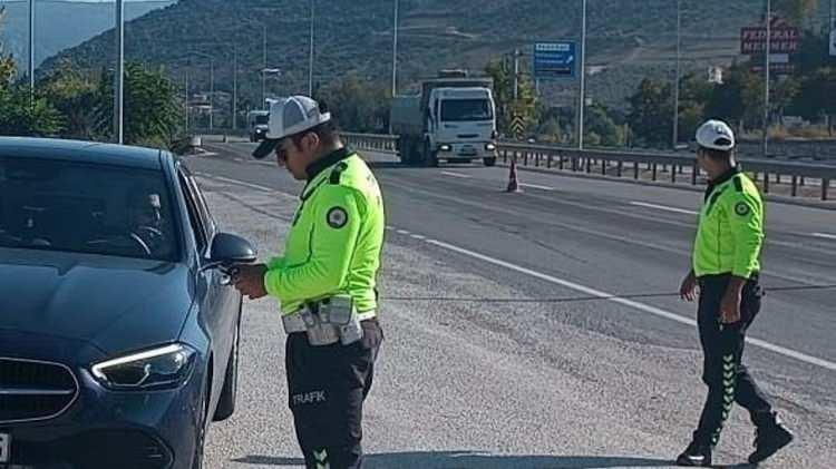 <p>Sigortasız trafiğe çıkıp denetime takılanlara 690 lira ceza kesiliyor.</p>