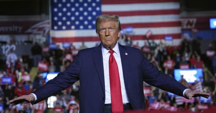 <p>Trump'ın yıllık 400 bin dolar (Yaklaşık 14 milyon TL) maaş alacağı öğrenilirken, asıl kazancın ise sosyal medya ve emlak yatırımlarındaki hisseler üzerinden devam edeceği ifade ediliyor.</p>
<p> </p>