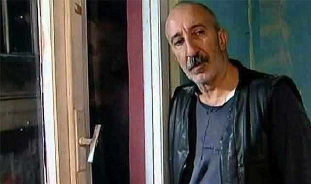 <p><span style="color:#B22222"><em><strong>Yayınlandığı döneme damga vuran Üvey Baba dizisinde Halil karakterini canlandıran Şemsi İnkaya yıllar sonra ilk kez görüntülendi. Akıllı telefon kullanmadığını açıklayan İnkaya yaptığı açıklamayla gündem oldu. </strong></em></span></p>