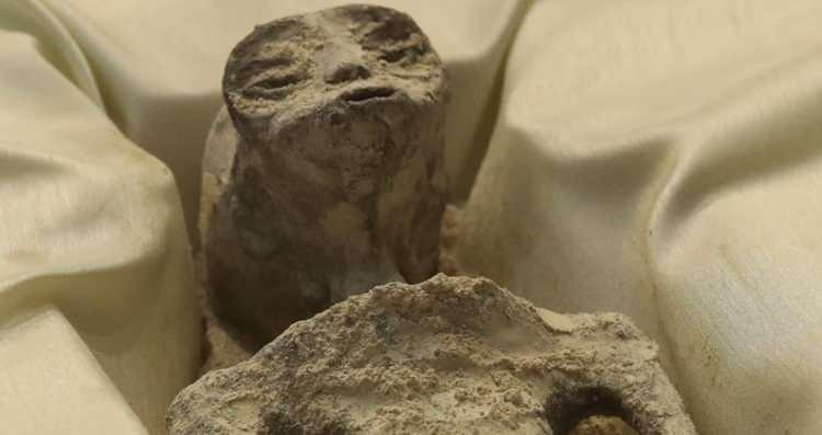 <p><strong><span style="color:#B22222">9)  MEKSİKA</span>  |  YÜZDE 21</strong></p>

<p> </p>

<p>İnanmayanlar: Yüzde 56</p>

<p> </p>

<p>Meksika'da bulunduğu iddia edilen uzaylı mumyaları kongrede sergilenmişti.</p>
