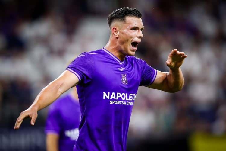 <p><strong><span style="color:#B22222">17)  ANDERLECHT (Belçika) </span> |  YÜZDE 10</strong></p>

<p> </p>

<p>Belçika’nın köklü kulüplerinden ve Avrupa’da tecrübeli bir takım. Genç yetenekleriyle başarıya ulaşmayı hedefliyorlar.</p>
