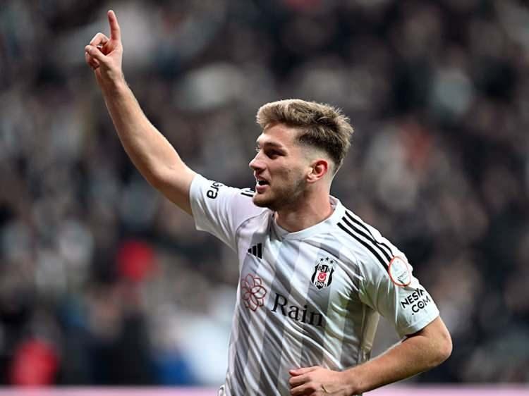 <p><span style="color:#B22222"><strong>13) BEŞİKTAŞ </strong></span><strong> | YÜZDE 14</strong></p>
<p> </p>
<p>Türkiye’nin köklü kulüplerinden ve Avrupa’da her zaman sürpriz yapma kapasitesine sahip. Mücadeleci ve dinamik bir kadro yapısına sahipler.</p>