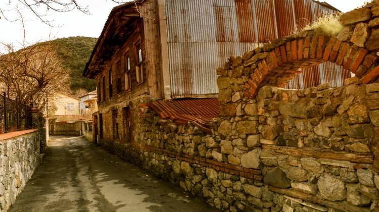 <p>Ancak bu durum beraberinde ekili arazilere olan ilginin azalmasına; arsaların konut veya iş amaçlı kullanımına neden oluyor.</p>
