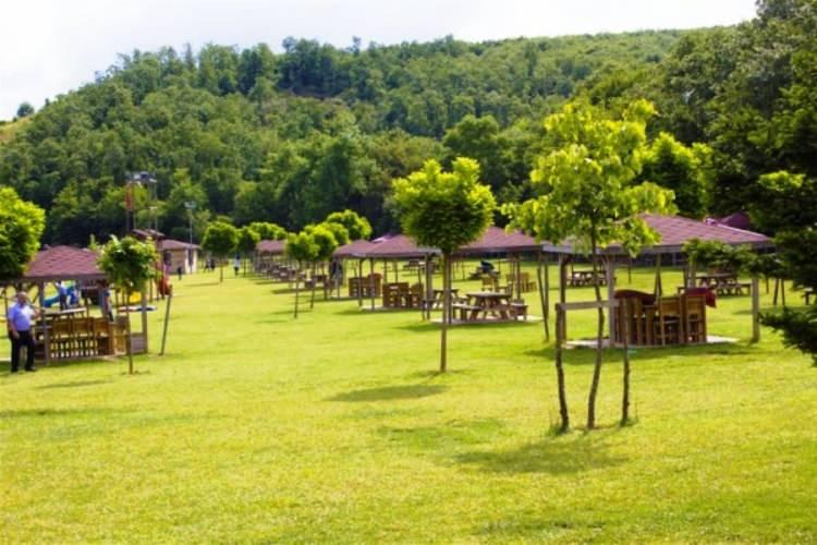 <p>Öte yandan kiralık bağ-bahçe alanlarında fiyatlar son dönemde oldukça yükseldi.</p>