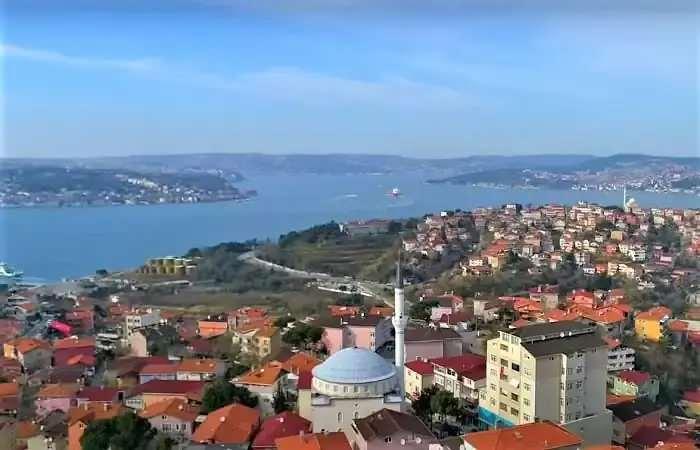 <p>Cumhuriyetköy'de milyarlarca lira değerindeki 51 dönüm arsanın tarım arazisi olduğundan ucuza satılacağı yönündeki tepkileri dikkate almayan CHP'li Beykoz Belediyesi, Kasım ayı meclis oturumundaki teklifi kafaları karıştırdı.</p>
<p>Kaynak: Sabah.com.tr</p>
<p> </p>
<p>Plan ve Proje Müdürlüğü'nün Çubuklu Mahallesi'ndeki 47 bin 245 metrekare arazinin tarım dışına çıkarılmasına yönelik teklifi dün meclisten geçmesi durumunda Çubuklu'daki tarım arazine imar yolu açılacak.</p>
<p> </p>