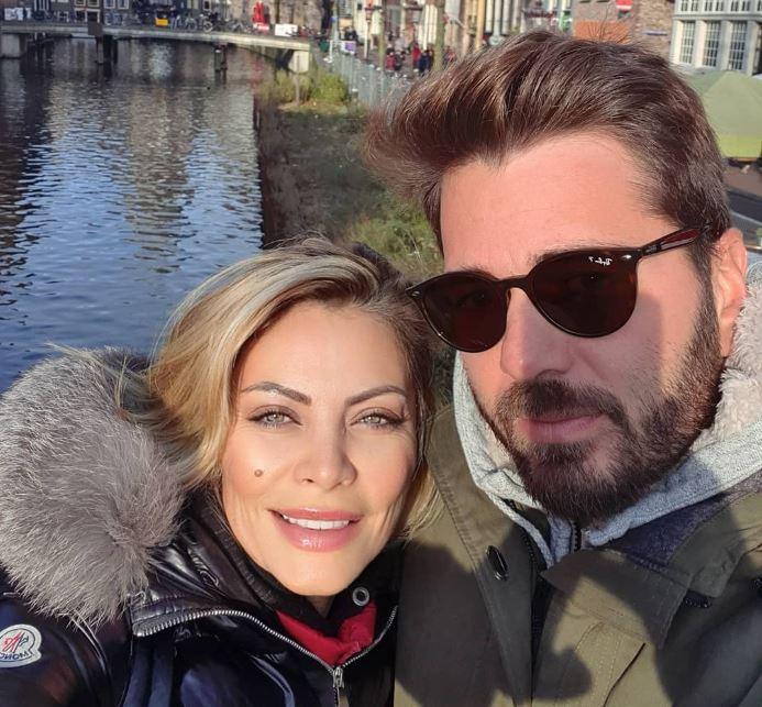 <p>Oyuncu Seray Sever, 2018 yılında sette tanıştığı Eray S&uuml;nb&uuml;l ile evlenmişti.</p>
