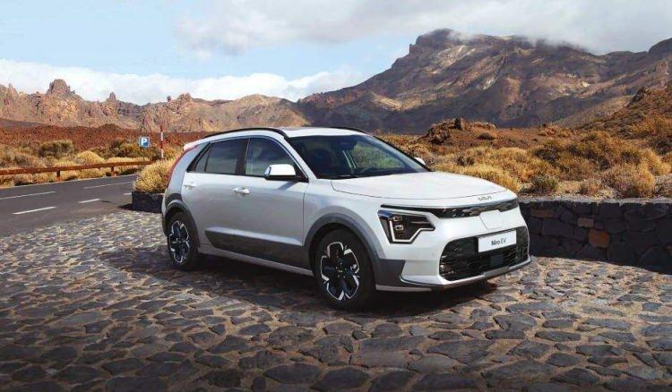 <p>KIA NIRO</p>
<p>460 KM</p>
<p> </p>